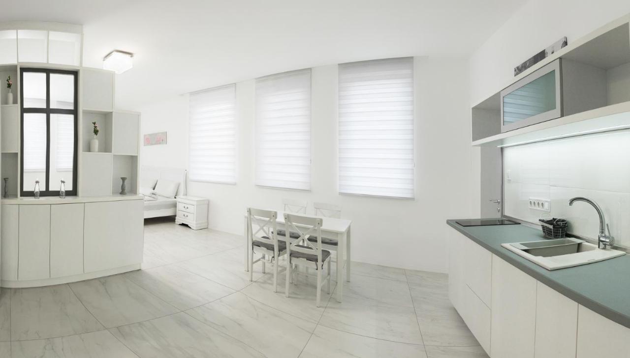 Corso Lux Apartman Гюла Екстериор снимка