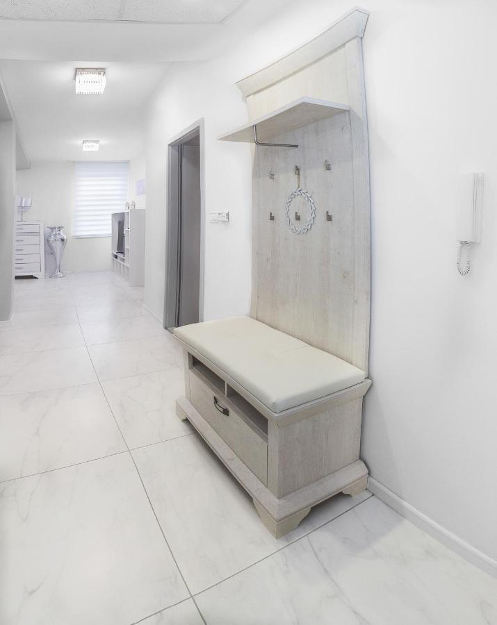 Corso Lux Apartman Гюла Екстериор снимка