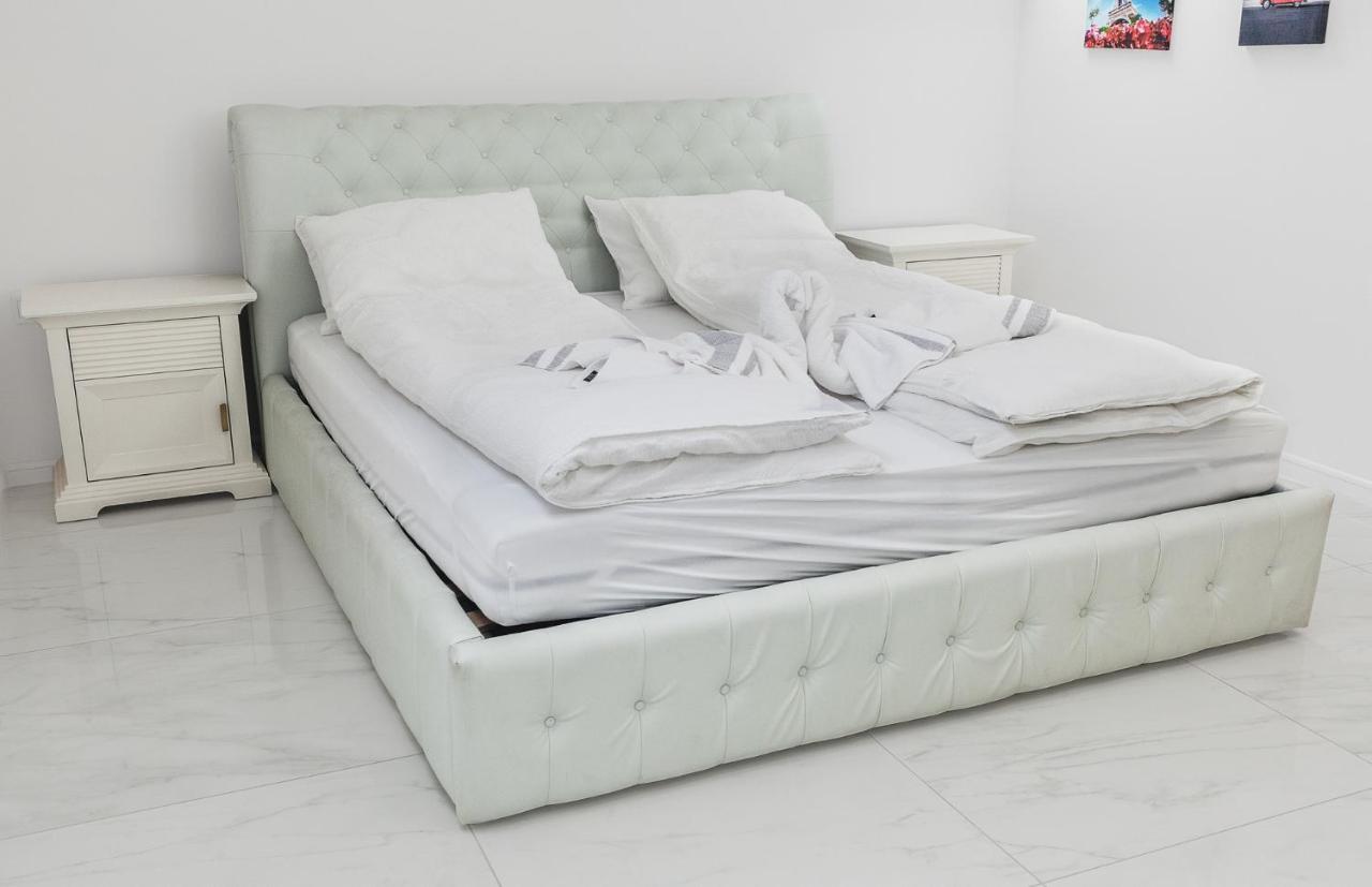 Corso Lux Apartman Гюла Екстериор снимка
